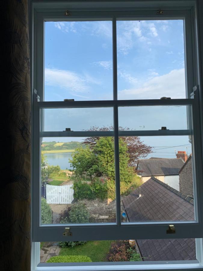 Dylan Thomas Sea View *